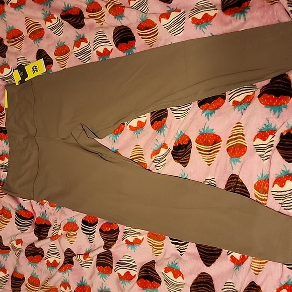 All In Motion Leggings - Picture 4 of 5